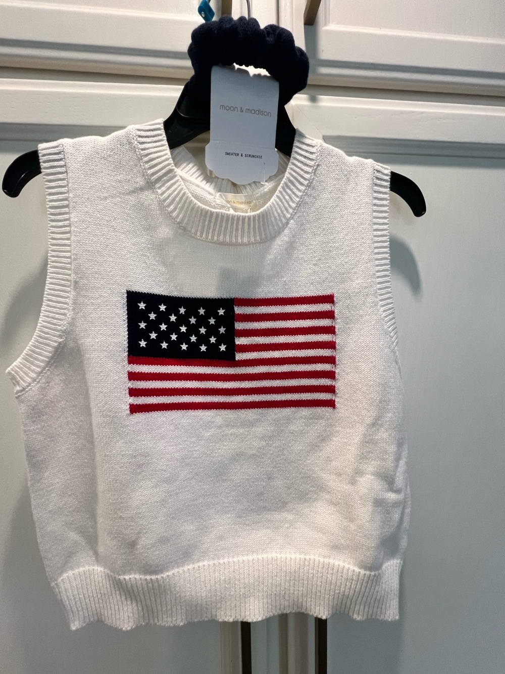 New Moon & Madison White Knit Flag Sweater Vest. Size L